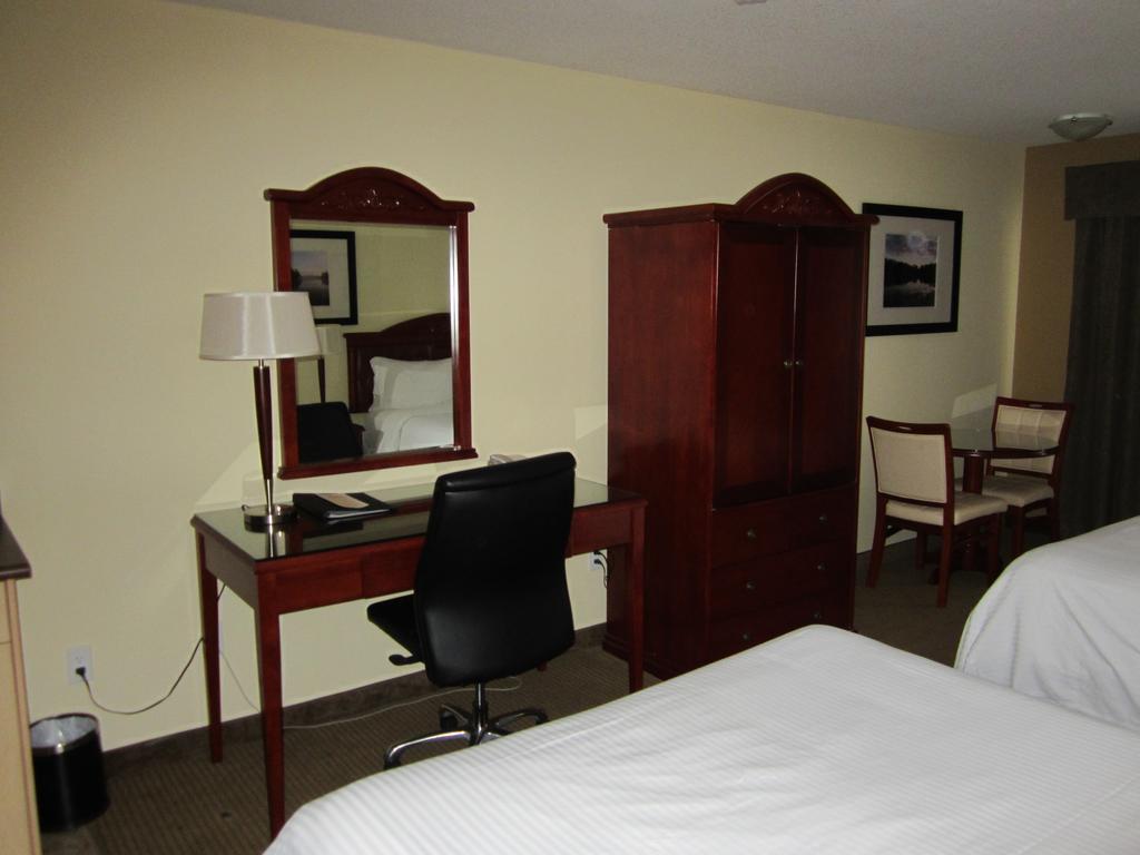 Trend Mountain Hotel & Conference Centre Tumbler Ridge Room photo