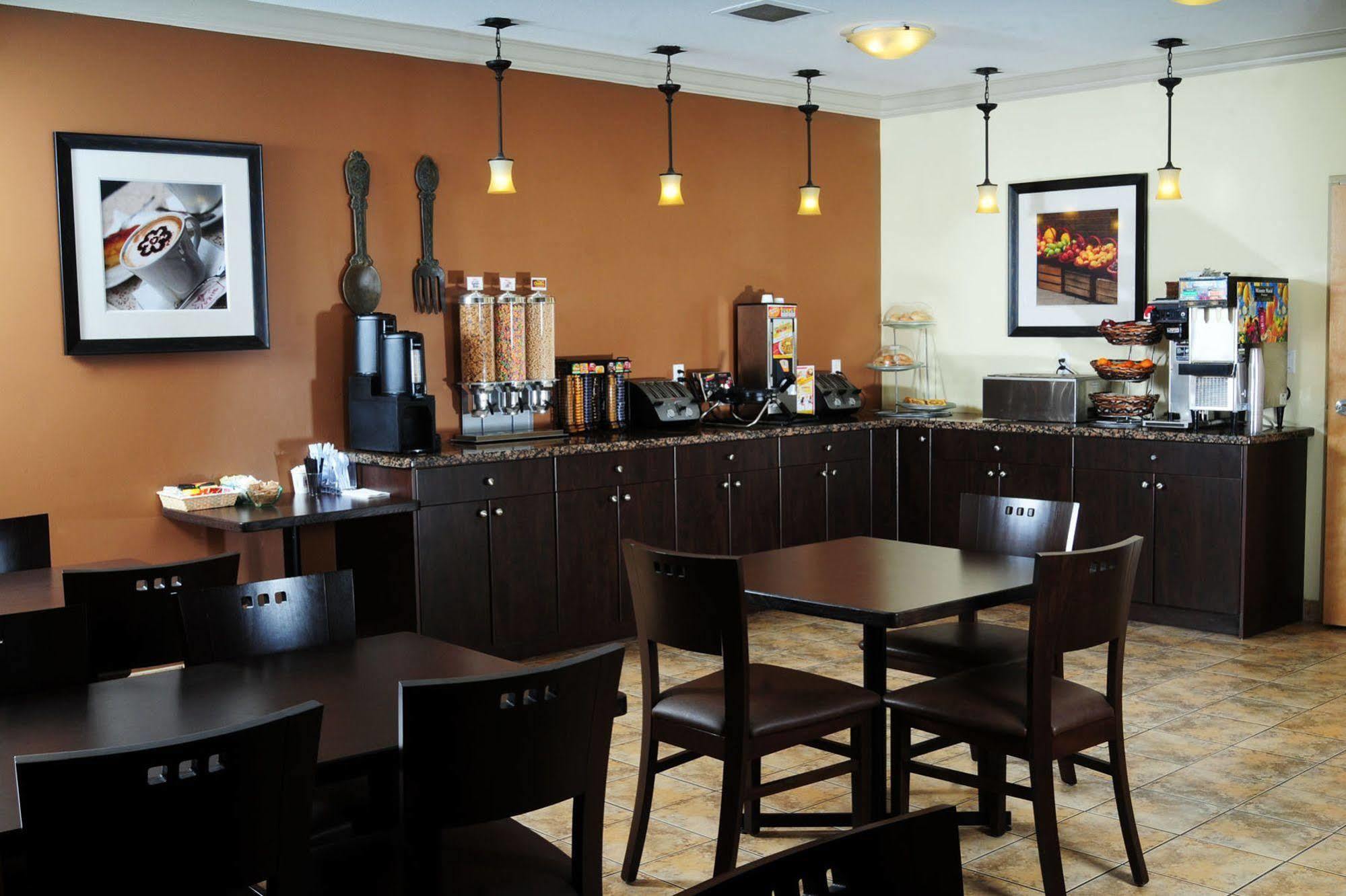 Trend Mountain Hotel & Conference Centre Tumbler Ridge Restaurant photo