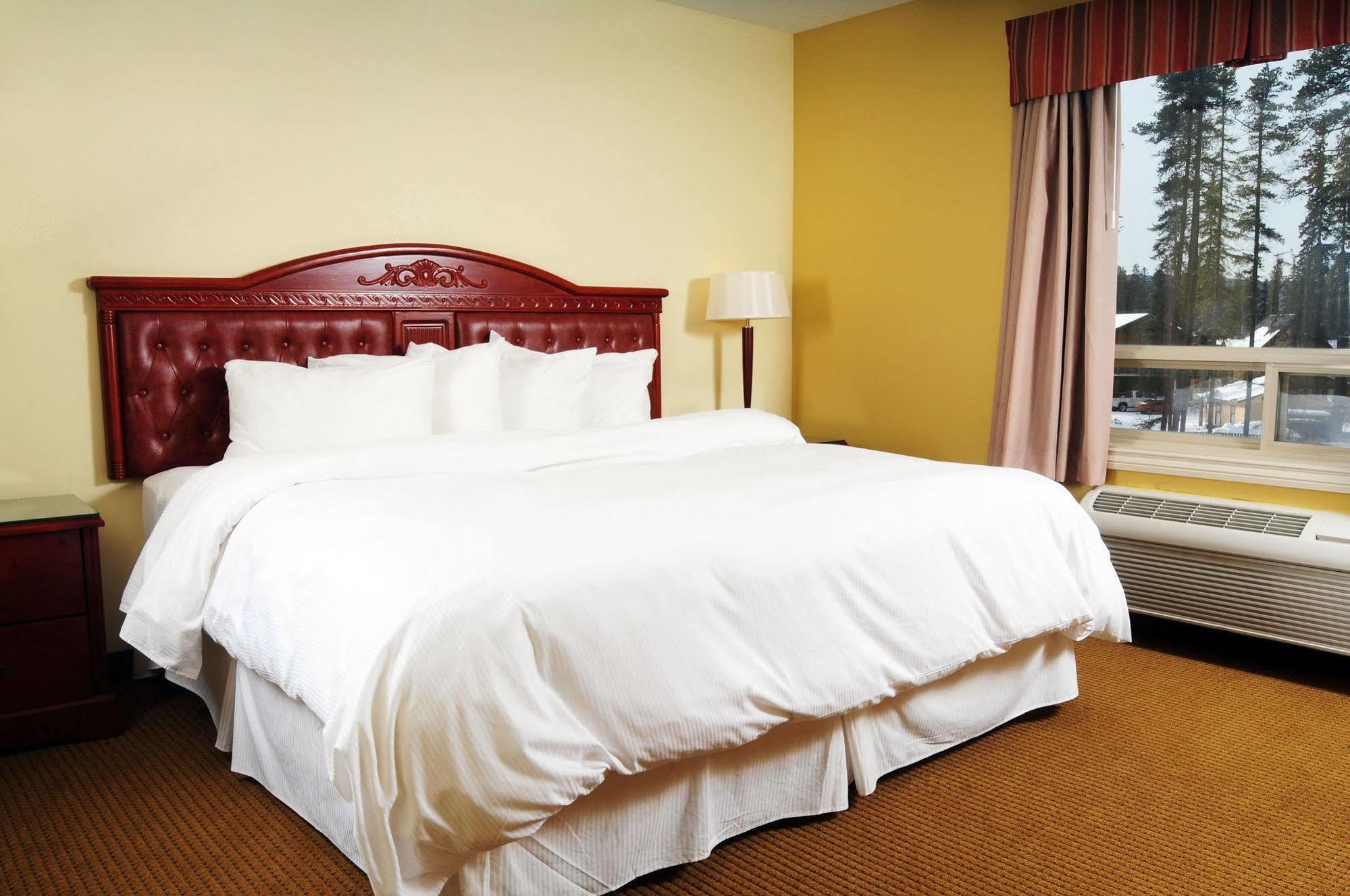 Trend Mountain Hotel & Conference Centre Tumbler Ridge Room photo