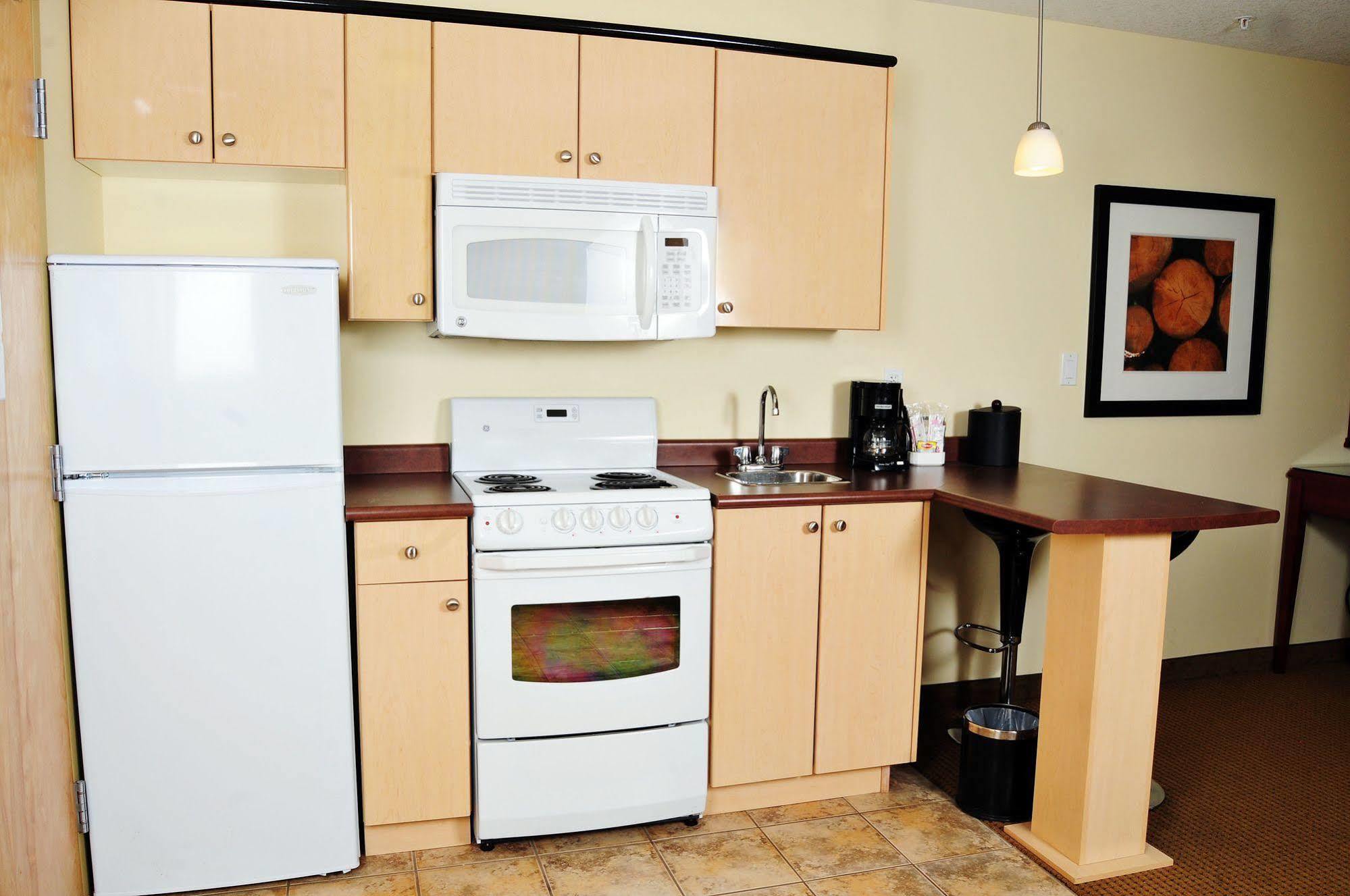 Trend Mountain Hotel & Conference Centre Tumbler Ridge Room photo